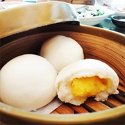 奶黄包 (Nǎi Huáng Bāo)