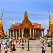 Visit the Grand Palace in Bangkok