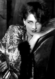 Norma Shearer - The Divorcee