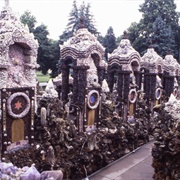 Father Paul Dobberstein&#39;s Grotto of the Redemption