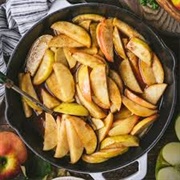 Cooked Apple Slices With Cinnamon