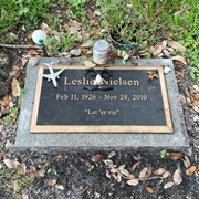Leslie Nielsen&#39;s Gravesite