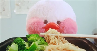 Foods That Are Favoured by Duck Queen&#39;s Dolls and Stuffed Animals