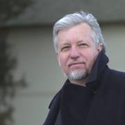 Dan Simmons