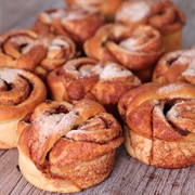 Kanelbolle / Skillingsbolle / Kanel I Svingene (Cinnamon Bun)