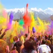 Voir Le Festivale Des Couleur