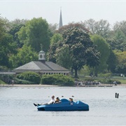 Row a Boat in Serpentine - Hyde Park