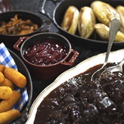 Wildragout Met Witloof, Paddenstoelen En Veenbessen