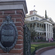 Haunted Mansion (Disneyland)