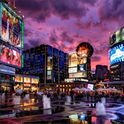 Yonge & Dundas Square (Toronto, Canada)