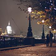 Enjoy Seasonal Treats and Mulled Wine Along the Thames.