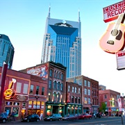 Nashville 693,000