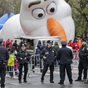 Watch the Thanksgiving Balloons Being Blown Up the Night Before