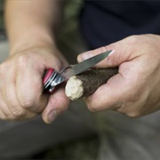 Einen Brötlistäcke Geschnitzt
