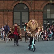 MACKLEMORE & RYAN LEWIS - THRIFT SHOP FEAT. WANZ