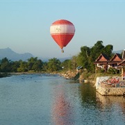 Mountainbiking, Caving Und Tubing in Vang Vieng, Laos