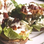 Sandwich Van Kip, Bacon, Romeinse Sla En Komkommer