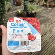 Strawberry Goji Berry Yoghurt