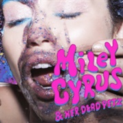 Miley Cyrus - Miley Cyrus and Her Dead Petz