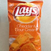 CHEDDAR AND SOUR CREAM LAYS