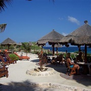 Exploring the Bays and Beaches of Isla Mujeres, Mexico