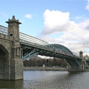 Pushkinsky Pedestrian Bridge