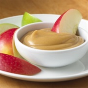 Apple Slices With Peanut Butter Dip