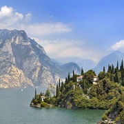 Circle Lake Garda, Italy
