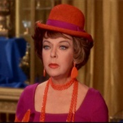 Dr. Cassandra (Ida Lupino)