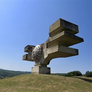 Spomenik Revoluciji U Podgariću