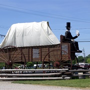 World&#39;s Largest Wagon and Big Lincoln, Lincoln, Illinois