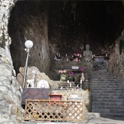 Sanbanggulsa Grotto, Jeju