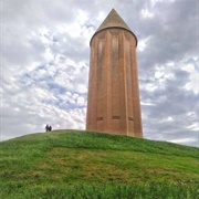 Gonbad-E Qabus Tower, Gonbad-E Qabus