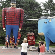 Taken a Photo With Paul Bunyan or Babe the Blue Ox Statues