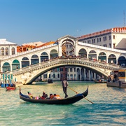 Rialto Bridge/Grand Canal, Italy