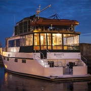 Making Waves Boatel, Canada