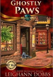 Ghostly Paws (Leighann Dobbs)