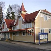 Kauniainen Railway Station