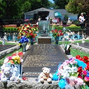 Elvis Presley (Memphis, TN)