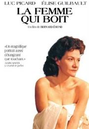 LA FEMME QUI BOIT