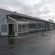 Kirkenes Airport, Høybuktmoen