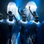 "Step Up 4" Feat. Jenifer Lopez and "Prituri Se Planinata" (The Mountain Crumbles)