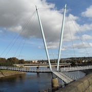 Lune Millennium Bridge