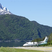 Sandane Airport, Anda