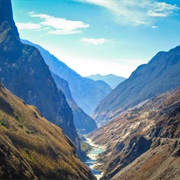 Hiking Through Tiger Leaping Gorge, China