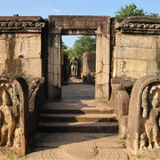 Visiting the Temples of Polonnaruwa, Sri Lanka