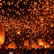 Experience the Yi Peng Lantern Festival in Thailand