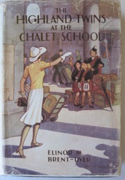 The Highland Twins at the Chalet School (Elinor M. Brent-Dyer)
