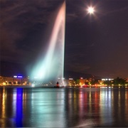 Enjoy the Spectacle of Lake Geneva&#39;s Jet D&#39;eau