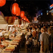 Beijing: Snacking in Wangfujing